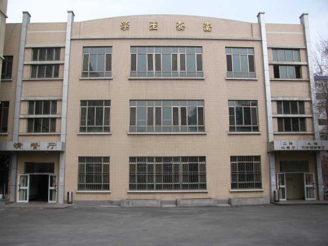 公司為學校食堂安裝輕質(zhì)隔墻