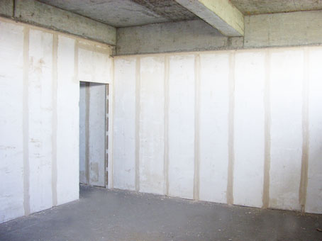 圖為地下層安裝輕質隔墻板案例